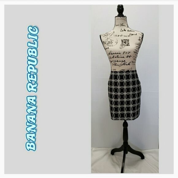 Banana Republic geometric print pencil skirt - Picture 4 of 4